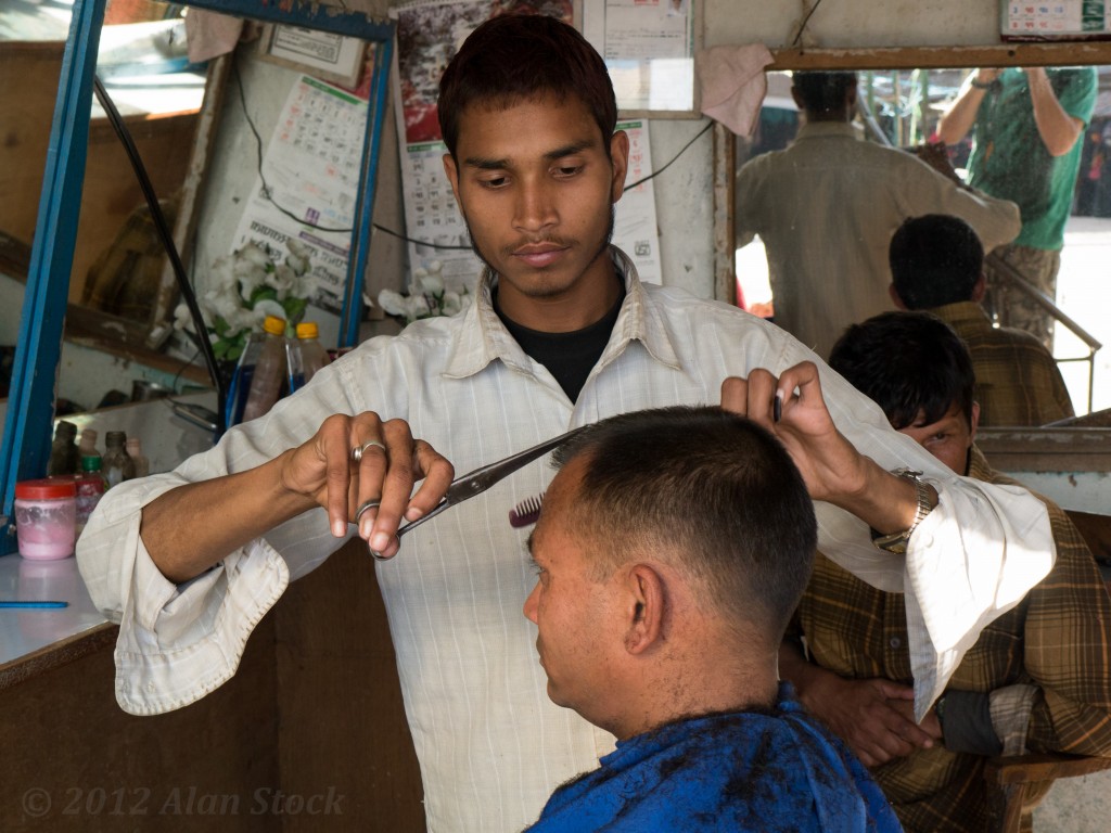 beautiful-oak-stand-makes-me-wish-i-could-cut-hair-barber-shop